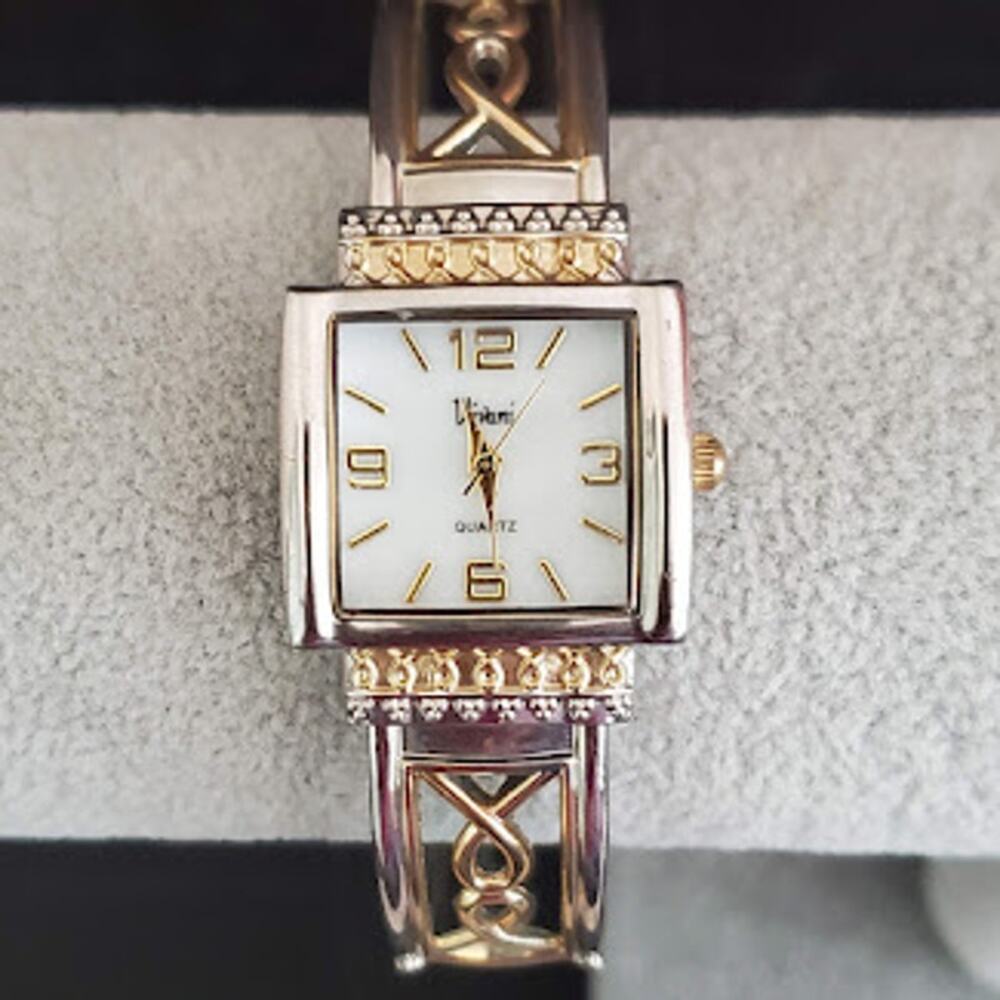 Vivani Accutime Women's‎ Watch Two-toned Bracelet with Fresh Battery
